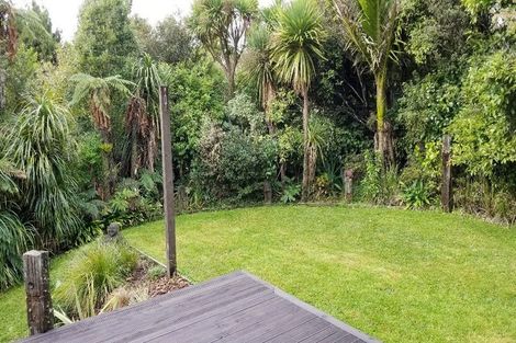 Photo of property in 48 Turanga Road, Henderson Valley, Auckland, 0612
