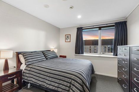 Photo of property in 15/72a Devonport Road, Tauranga, 3110