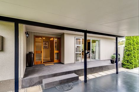 Photo of property in 32 Saint Hill Lane, Havelock North, 4130