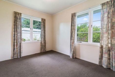 Photo of property in 16 London Street, Te Atatu Peninsula, Auckland, 0610