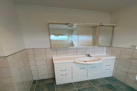 Photo of property in 20 Tawhana Crescent, Red Beach, 0932