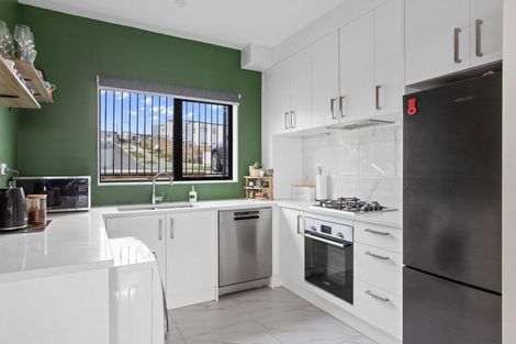 Photo of property in 20a Putiputi Way, Papakura, 2110