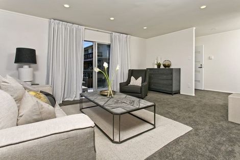 Photo of property in 58 Carlisle Road, Browns Bay, Auckland, 0630