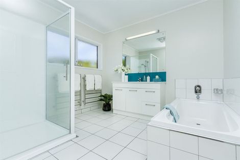 Photo of property in 2/3 Winscombe Street, Belmont, Auckland, 0622