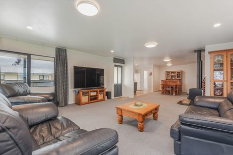Photo of property in 77 Rhodes Drive, Kelvin Grove, Palmerston North, 4414