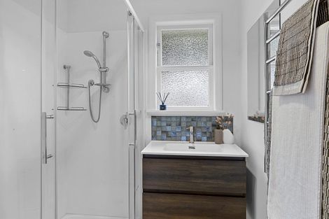 Photo of property in 390 Mangorei Road, Merrilands, New Plymouth, 4312