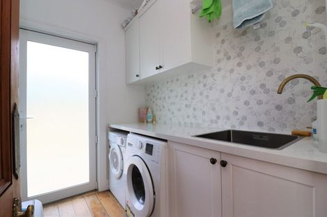 Photo of property in 98 Somerfield Street, Somerfield, Christchurch, 8024