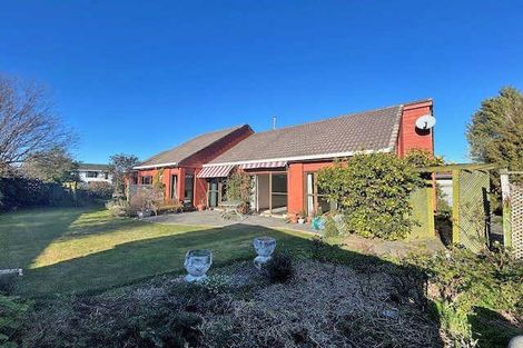 Photo of property in 10 Kowai Place, Amberley, 7410