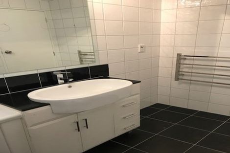 Photo of property in 8 Nor'east Drive, Northcross, Auckland, 0632