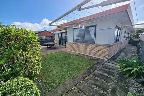 Photo of property in 3/520 Don Buck Road, Westgate, Auckland, 0614