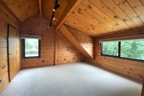 Photo of property in 1 Highlands Place, Highlands Park, New Plymouth, 4312