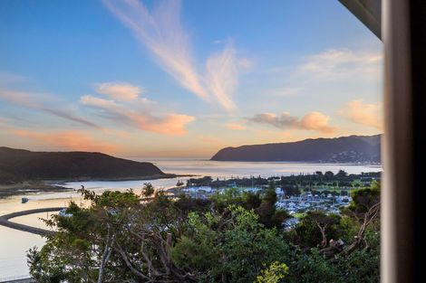 Photo of property in 47 Kiriwai Road, Paremata, Porirua, 5024