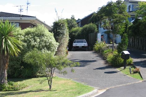 Photo of property in 2/1 Seaford Place, Murrays Bay, Auckland, 0630