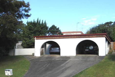 Photo of property in 1/19 Hollyhock Place, Browns Bay, Auckland, 0630