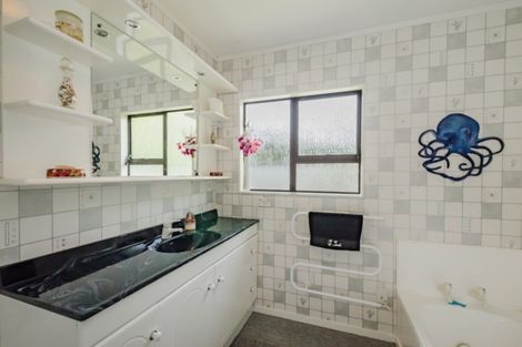 Photo of property in 8a Makora Road, Otaihanga, Paraparaumu, 5036