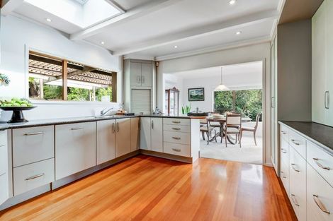 Photo of property in 10 Chelverton Terrace, Red Beach, 0932