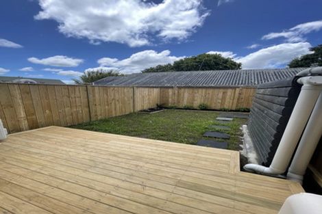 Photo of property in 5/58 Te Atatu Road, Te Atatu South, Auckland, 0610