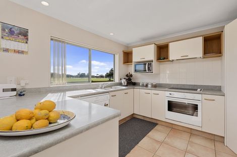 Photo of property in 8 Beachlands Place, Papamoa Beach, Papamoa, 3118