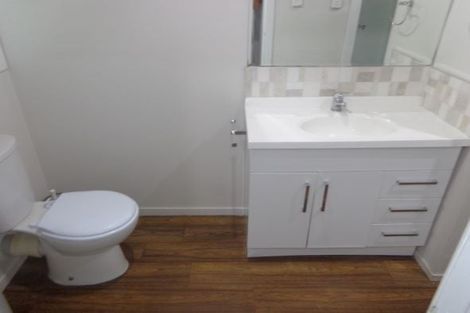 Photo of property in 81 Hobsonville Road, West Harbour, Auckland, 0618