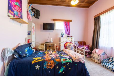 Photo of property in 25 Ruahine Street, Dannevirke, 4930