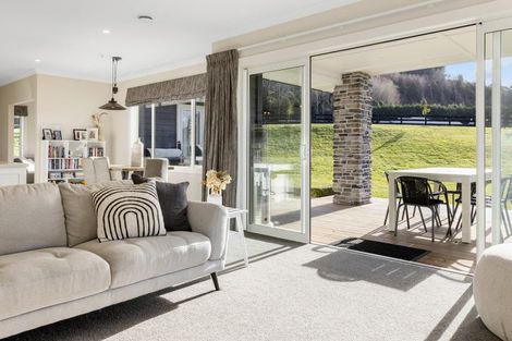 Photo of property in 7 Lochinvar Lane, Acacia Bay, Taupo, 3385