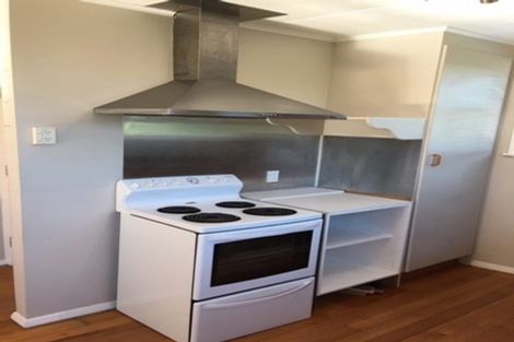 Photo of property in 23 Clairville Crescent, Wai O Taiki Bay, Auckland, 1072