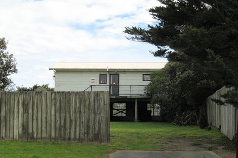 Photo of property in 45 Manga-pirau Street, Waikawa Beach, Manakau, 5573
