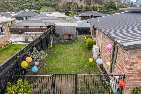 Photo of property in 7 Diamond Grove, Brown Owl, Upper Hutt, 5018