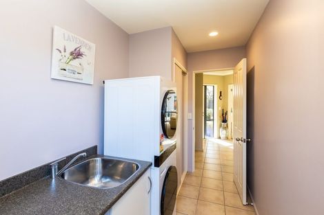 Photo of property in 8 Gwen Place, Redwood, Christchurch, 8051