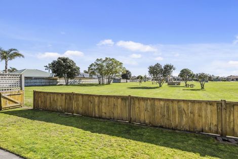 Photo of property in 8 Beachlands Place, Papamoa Beach, Papamoa, 3118