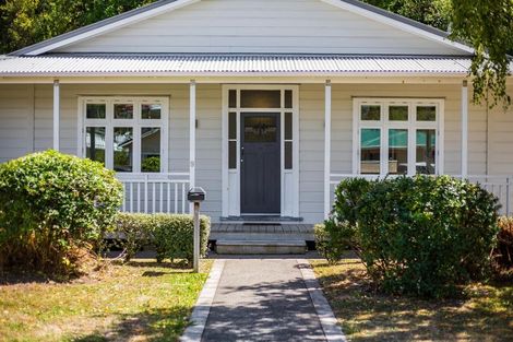 Photo of property in 9 Airlie Road, Plimmerton, Porirua, 5026