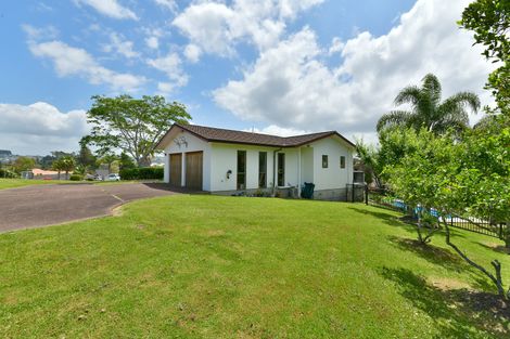 Photo of property in 77 Matija Place, Red Beach, 0932
