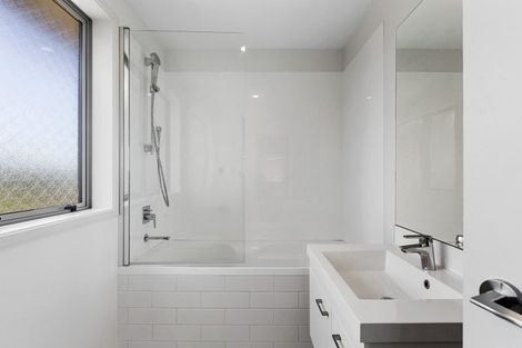 Photo of property in 47c Lynwood Road, New Lynn, Auckland, 0600