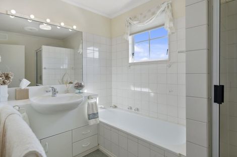 Photo of property in 2 Frimley Terrace, Waikanae Beach, Waikanae, 5036