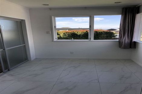 Photo of property in 169 Hobsonville Road, West Harbour, Auckland, 0618