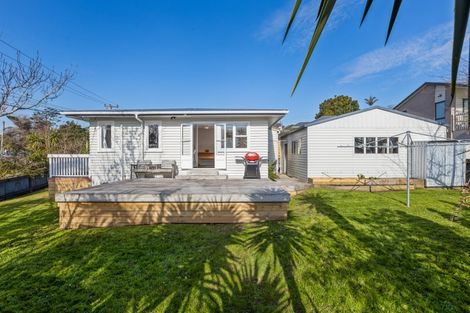 Photo of property in 31 Sunnyside Road, Sunnyvale, Auckland, 0612