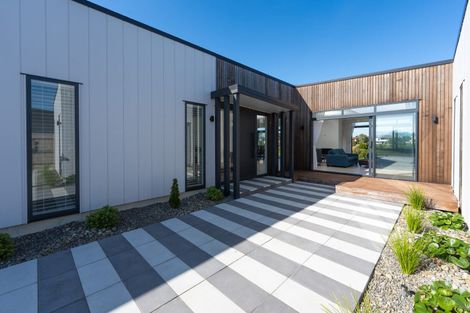 Photo of property in 67 Vaucluse Heights, Fitzherbert, Palmerston North, 4410