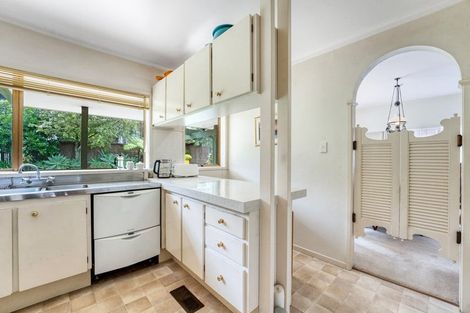 Photo of property in 9 Langstone Place, Chatswood, Auckland, 0626