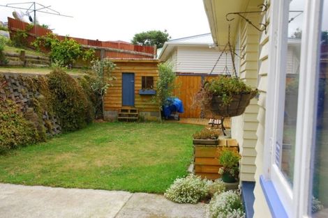 Photo of property in 127 Broderick Road, Johnsonville, Wellington, 6037