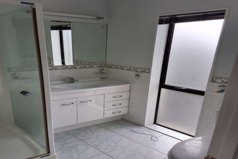 Photo of property in 53 Golfland Drive, Golflands, Auckland, 2013