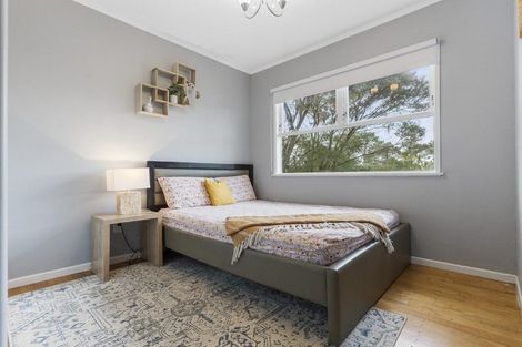 Photo of property in 1/17 Crystal Avenue, Glendene, Auckland, 0602