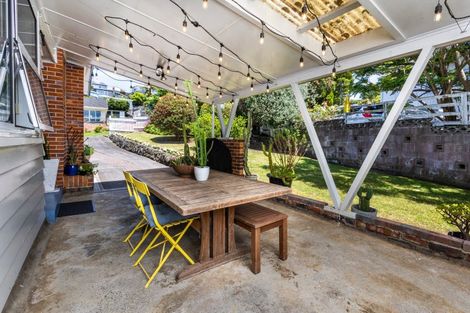 Photo of property in 18 Deuxberry Avenue, Northcote, Auckland, 0627