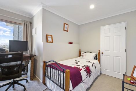 Photo of property in 17 Greenfield Drive, Western Heights, Hamilton, 3200