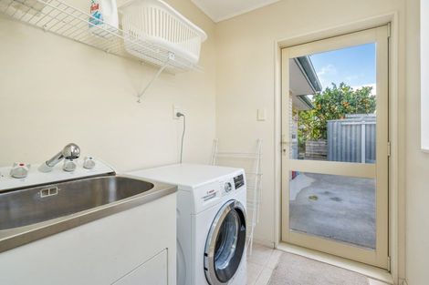 Photo of property in 22 Bermuda Place, One Tree Point, 0118