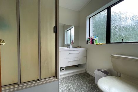 Photo of property in 2/1 Seaford Place, Murrays Bay, Auckland, 0630