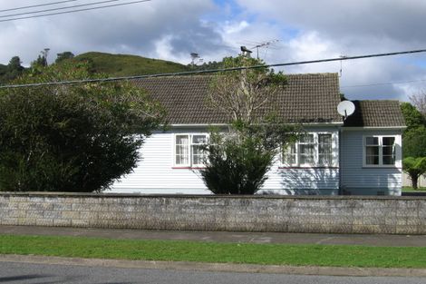 Photo of property in 2 Peck Street, Taita, Lower Hutt, 5011
