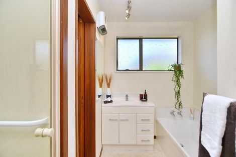 Photo of property in 2 Fiona Place, Hei Hei, Christchurch, 8042