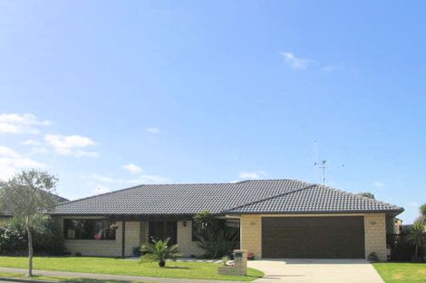 Photo of property in 43 Sandhurst Drive, Papamoa Beach, Papamoa, 3118