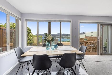 Photo of property in 5 Countess Close, Maupuia, Wellington, 6022