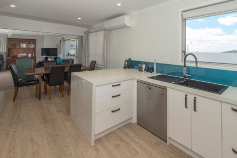 Photo of property in 6a The Esplanade, Westshore, Napier, 4110